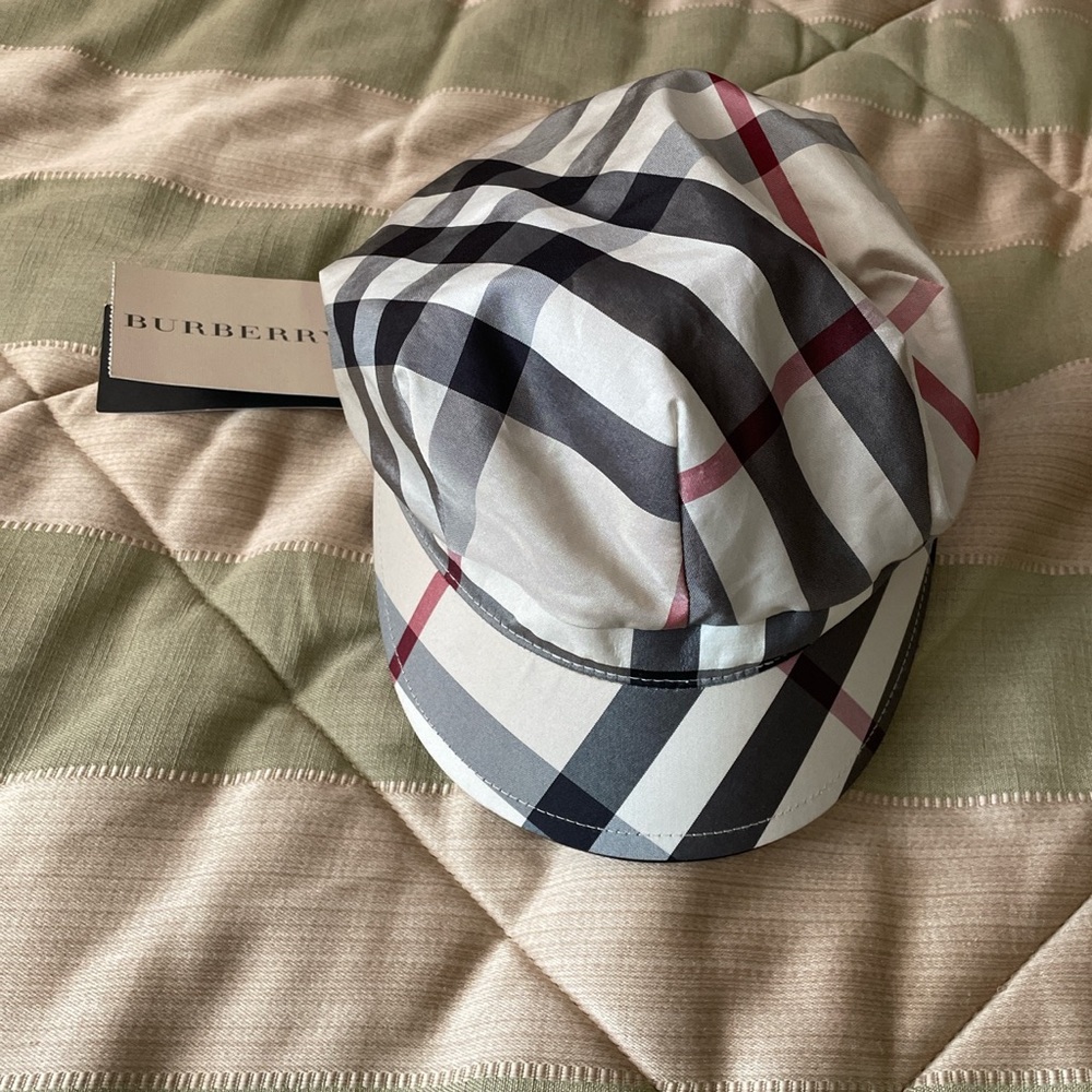 Nwt burberry hat